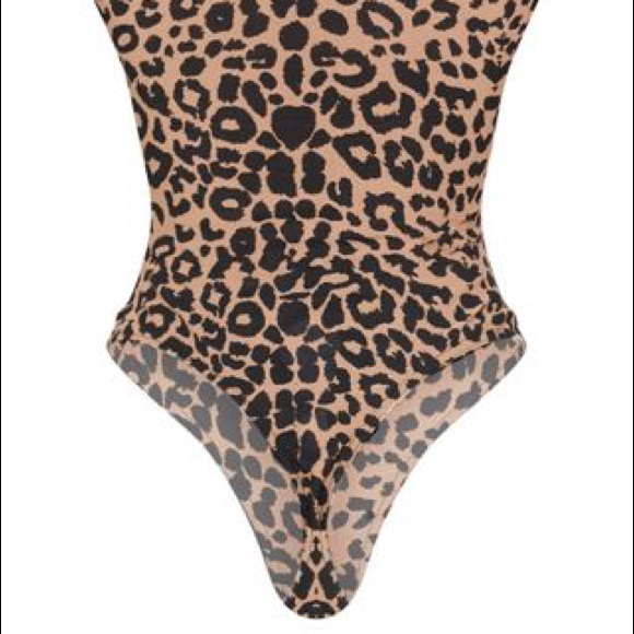 Prettylittlething Leopard Printed Button Bodysuit - Picture 4 of 6